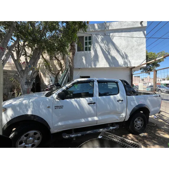 Toyota Hilux Base