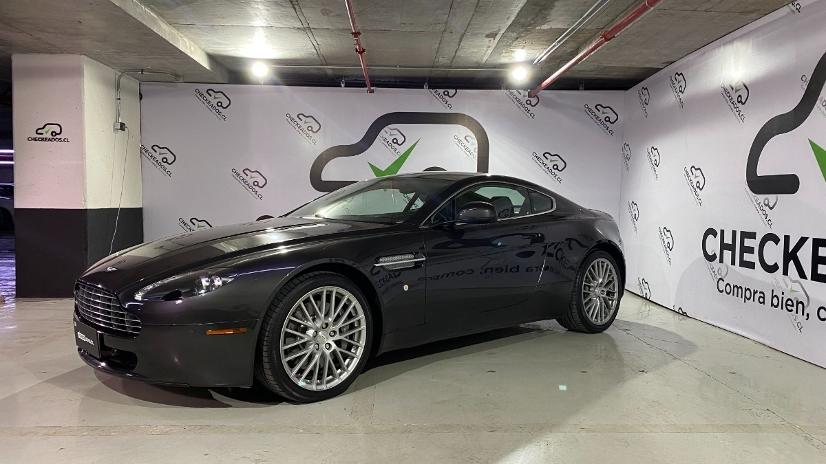 Aston Martin Vantage V8 At 2011