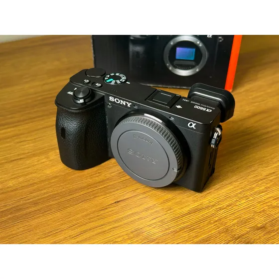 Câmera Sony A6600 (apenas Corpo) + Fonte + Alça + Bateria