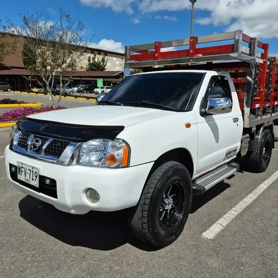 Nissan Frontier 2015 D22/np300 2.4 Mt Estacas