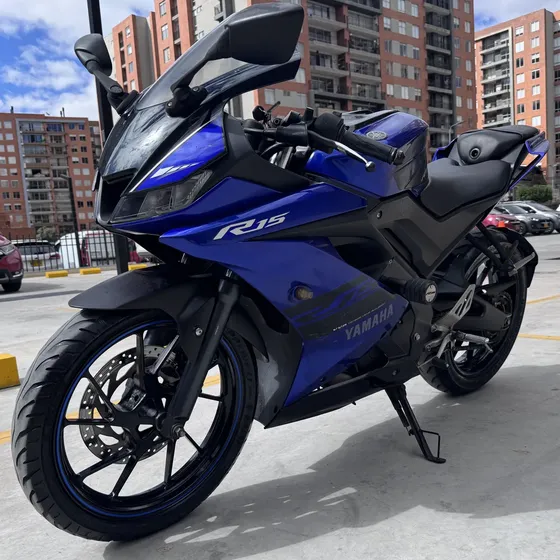 R15 V3 Mod. 2021 20.000 Kms Originales Unico Dueño