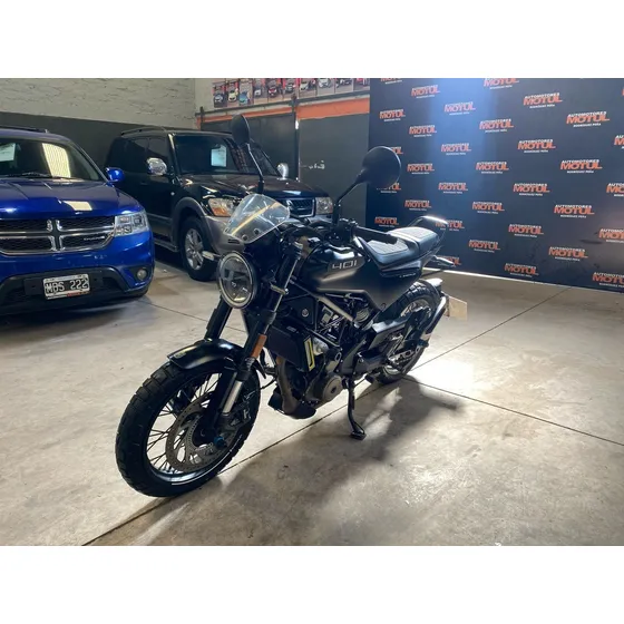 Husqvarna Svartpilen 401 M/t 400 Nafta 2023
