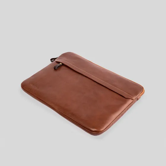 Funda Notebook Cuero Trauko Zagreb 14.2
