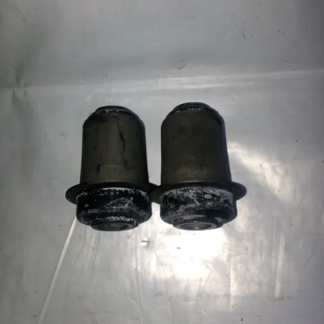 Buje Suspencion Inferior Delantero Pequeño Neón 95-99.