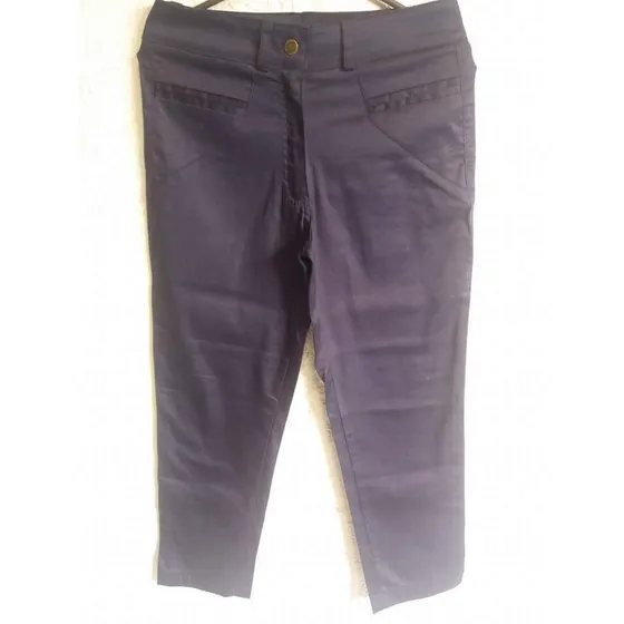 Capri De Gabardina. Color Azul Oscuro. Talle 40. - Luma
