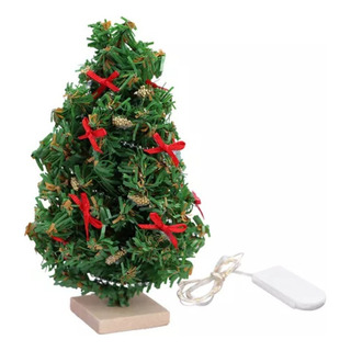 . Árvore De Natal Com Luzes, Decorações Realistas Para O . Árvore De Natal Com Luzes, Decorações Realistas Para O