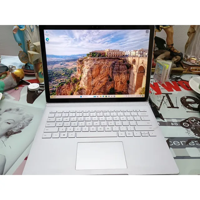 Microsoft Surface Book 13.5  (intel Core I5, 8gb Ram 128 Gb)