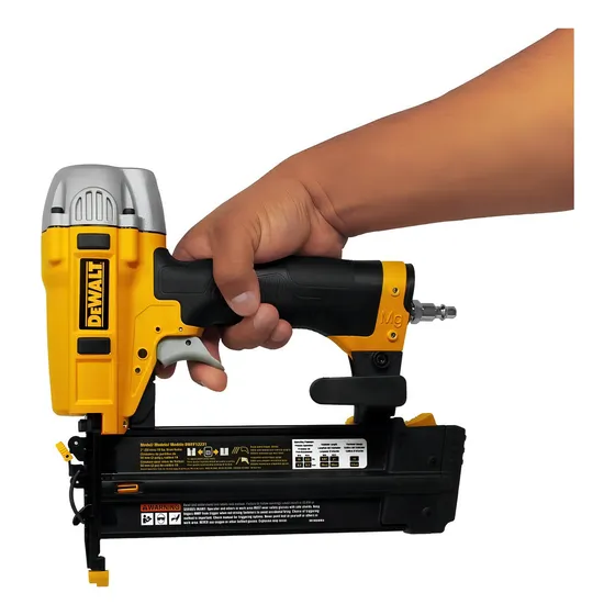 Clavadora Neumática Cal. 18 Clavo 5/8 A 2 Dewalt Dwfp12231