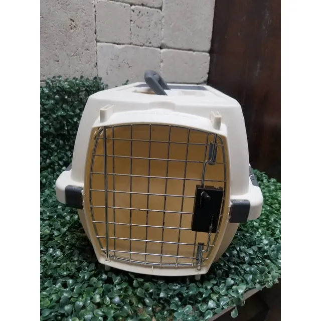Kennel Usado Transporte Mascotas Aéreos En Cabina. Beige. 