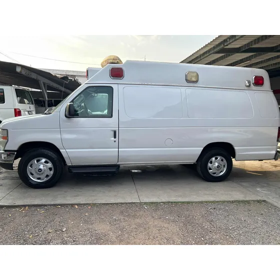 Ford Econoline 5.4 E-350 Wagon V8 Ambulancia