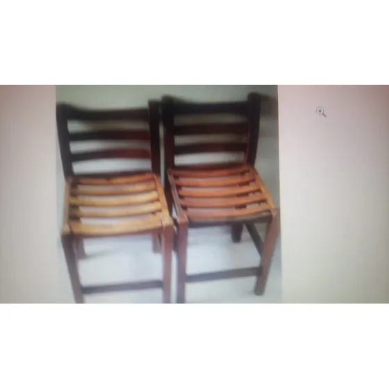 Juego De 4 Sillas De Madera De Artesanos De Magdaleno Usado