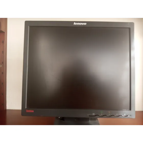 Monitor Usado Lenovo De 17 Pulgadas Cuadrado