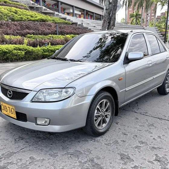 Mazda Allegro 2002 1.3 Mecánico Full Equipo