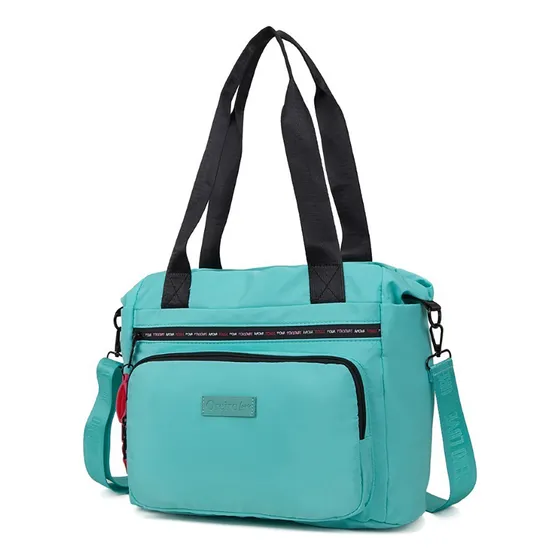 Cartera Con Llavero Las Oreiro 22382 Acabado De Los Herrajes Níquel Color Agua Correa De Hombro Negra Diseño De La Tela Lisa