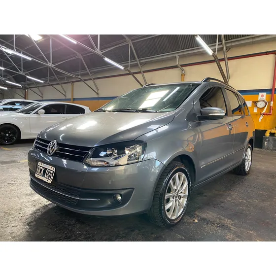 Volkswagen Suran 1.6 Highline 101cv