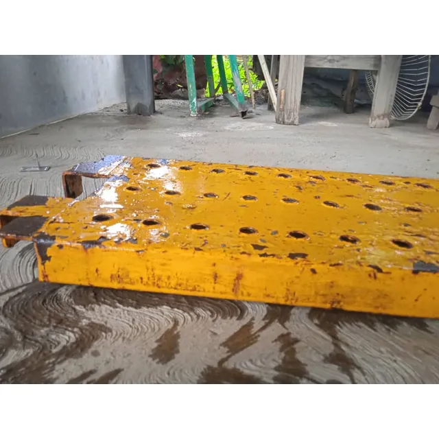 Plataforma Para Andamio 160-165-180x30x5 Calibre 2 Mm Usadas