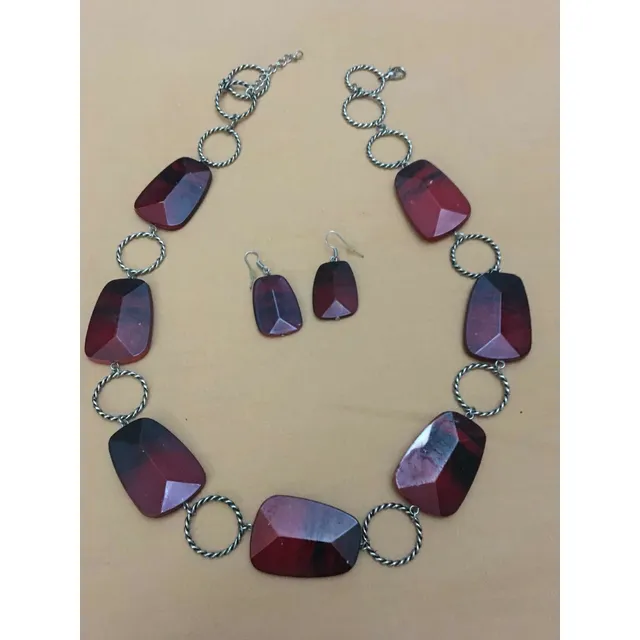 Collar De Metal Con Piedras Rojas Y Zarcillos. Usadas
