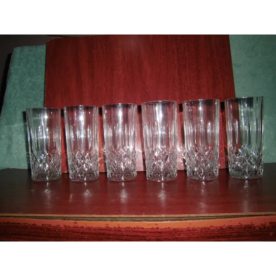 Se Vende Un Juego De Seis Vasos Largos De Cristal Tallado 