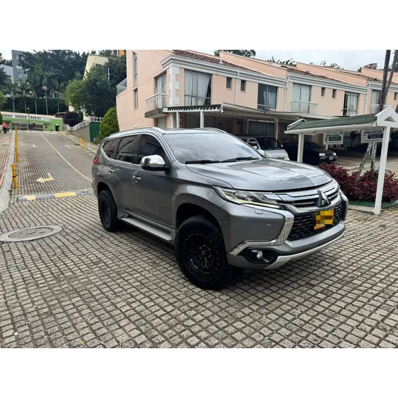 Mitsubishi Montero Sport 2.5
