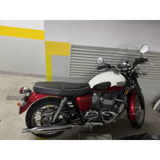 Triumph 900cc T100 Bonneville - No Royal Enfield Interceptor