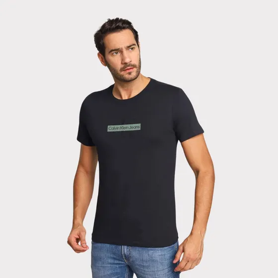Camiseta Calvin Klein Jeans Logo Central Em Relevo =