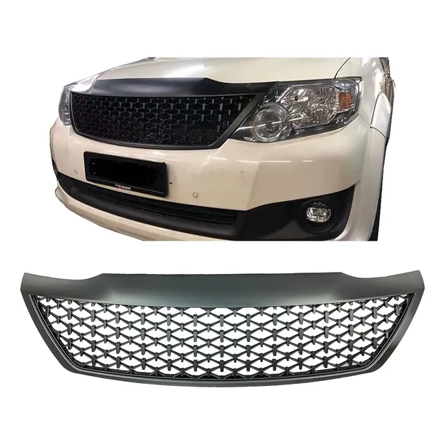 Parrilla / Persiana Toyota Fortuner 2013 A 2016