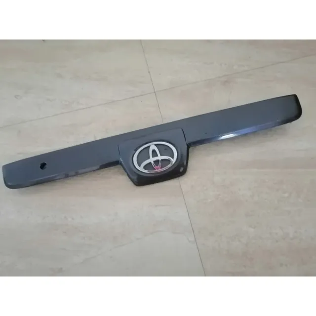 Platina De Compuerta De Toyota 4 Runner Original Usada