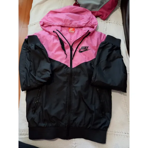 Campera Nike Mujer Rompeviento Con Capucha
