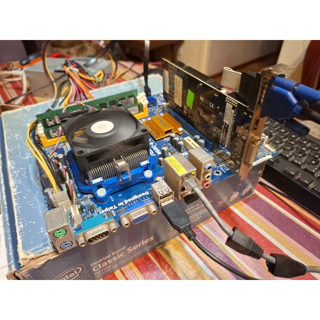 P Madre Asrock N68c-s Ucc+micro+4 Gb+gforce 210 Leer Descrip Azul Oscuro