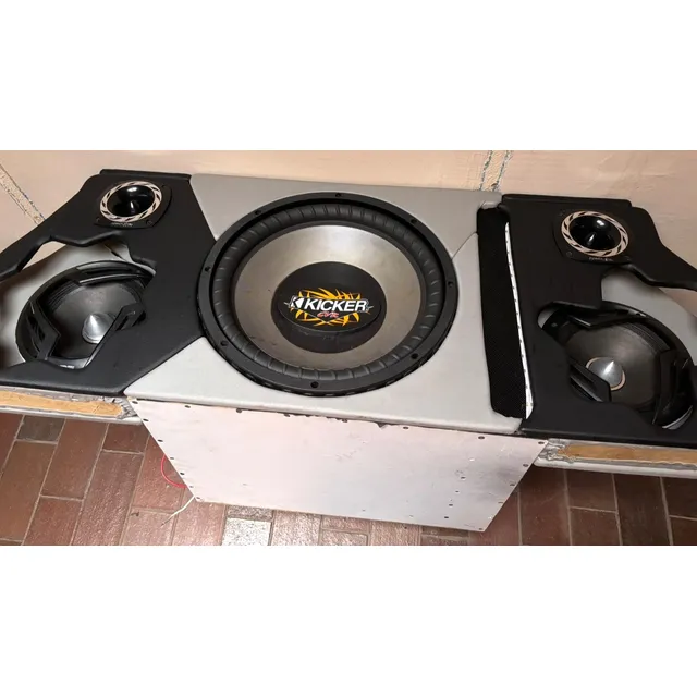 Bajo Kicker Con Cajón Medios Y Twisters