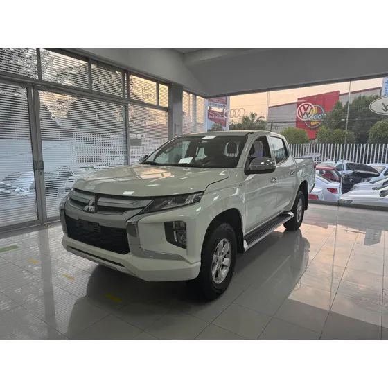 Mitsubishi L200 2.4 Cabina Doble 4x2 Mt