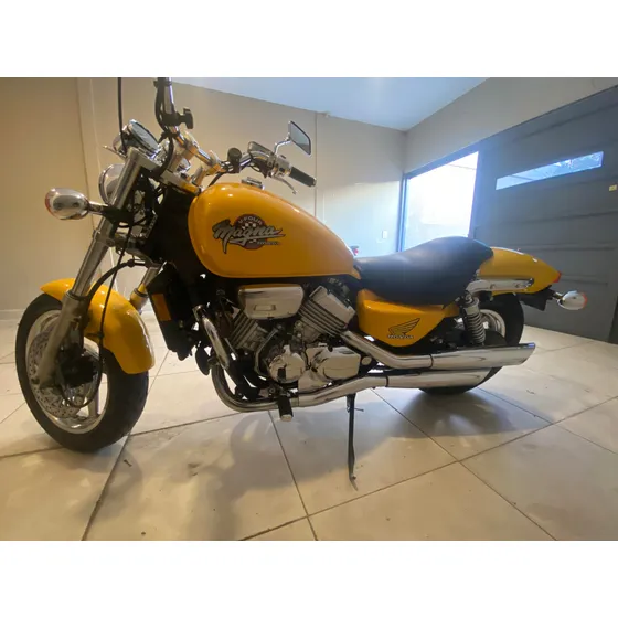 Honda Magna