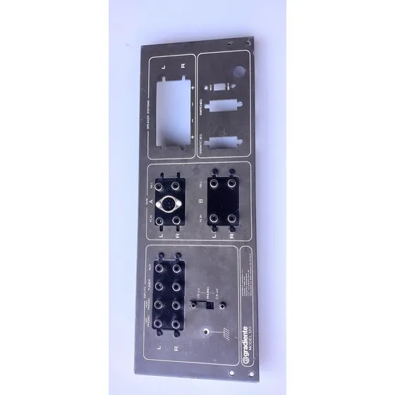 Painel Traseiro Do Amplificador Gradiente Mod 120 Usado Prateado 120 W