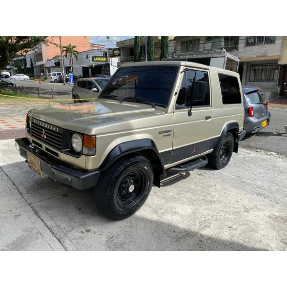 Mitsubishi Montero 2.6 L042 Lona