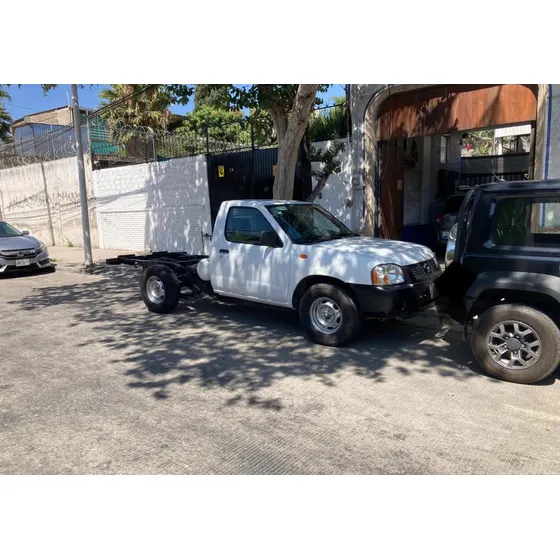 Nissan Np300 2.4 Chasis Mt