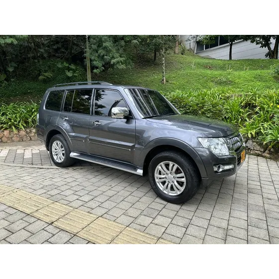 Mitsubishi Montero 3.8 Wagon