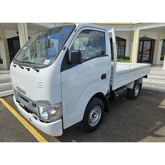 Isuzu Traviz. 2025