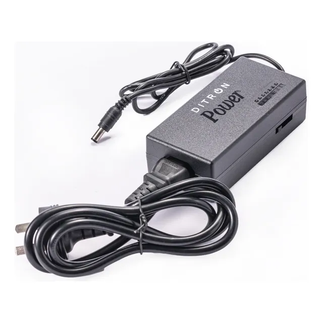 Cargador De Notebook Universal Ditron 200w 12 Puntas Usb C Color Negro