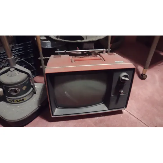 Antiguo Televisor  X 2 Blanco Y Negro S/probar Escenografía