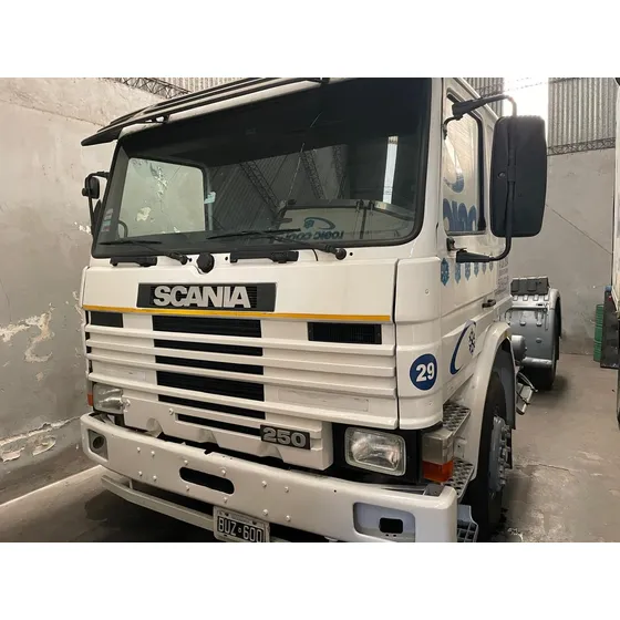 Tractor Con Cabina Dormitorio Y Plato Engancehe