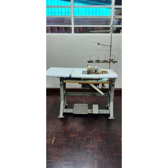 Máquina Industrial Overlock