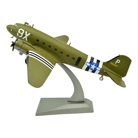 Douglas C-47 Skytrain Military Transport, Avión A Escala. Color Oliva