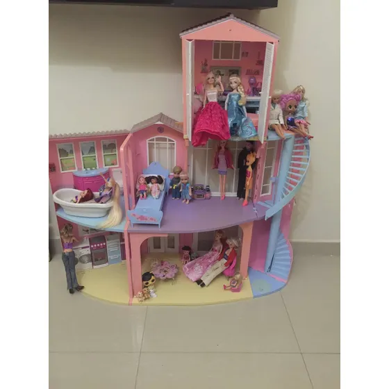 Mansión De Barbie Con Accesorios No Incluye Muñecas