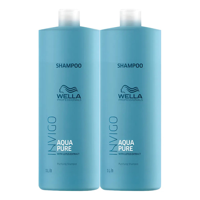 Duas embalagens de 1 litro do shampoo Wella Professionals Invigo Aqua Pure lado a lado em fundo branco