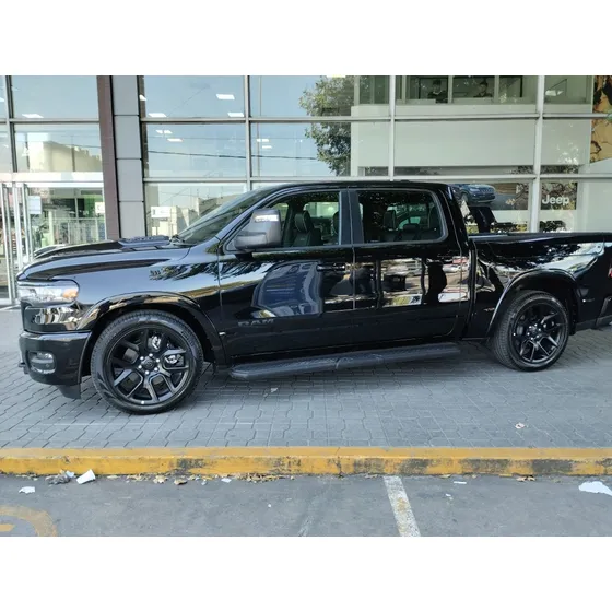 Dodge 1500 Ram 1500 Laramie Night Edition 3.0 At8
