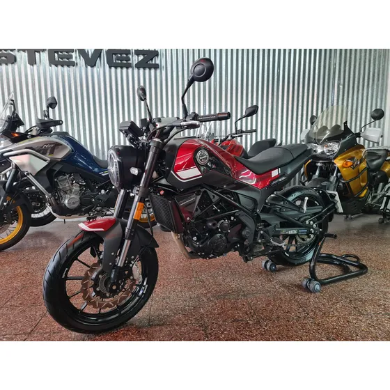 Benelli Leoncino 250 2021 3900km Impecable -  Permutas 