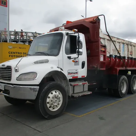 Volqueta  Freightliner M2 106