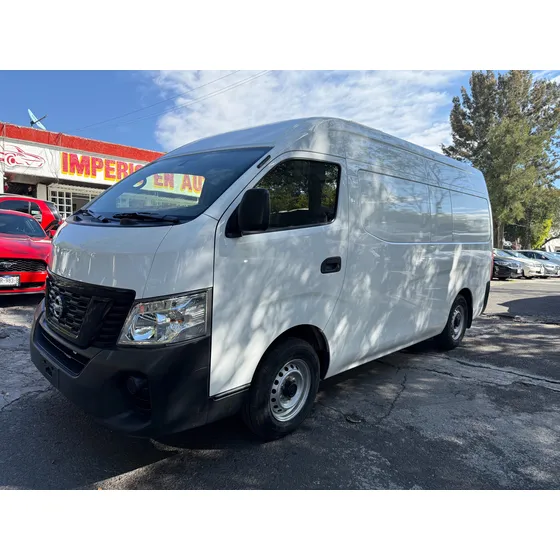Nissan Urvan 2.5 Panel Amplia Aa Mt