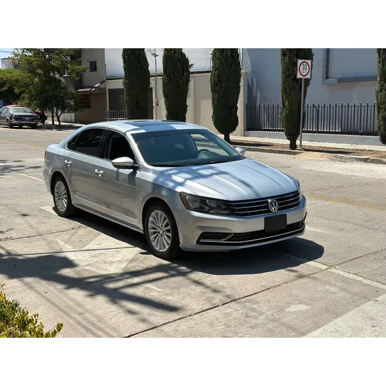 Volkswagen Passat 1.8 Tsi Lujo