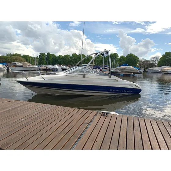 Lancha Bayliner Capri 2052 Cuddy Wakeboard